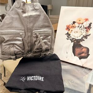 🥳🥳 HOST PICK 🥳🥳  La Victoire Silver tote